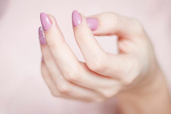 Quelles sont les astuces pour maintenir des ongles forts et en bonne santé ?